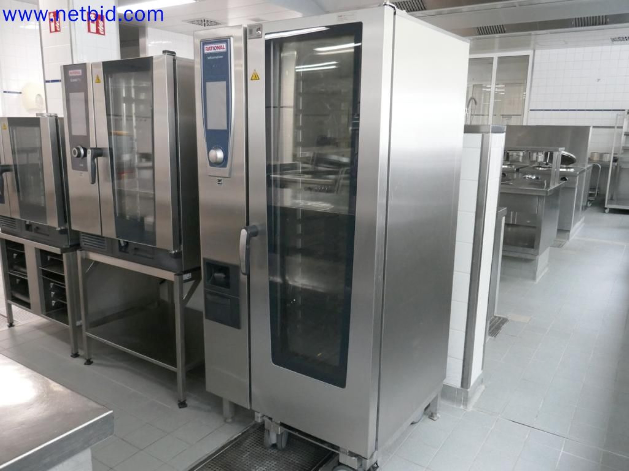 Medyczne urządzenia techniczne, wyposażenie i meble szpitalne-4