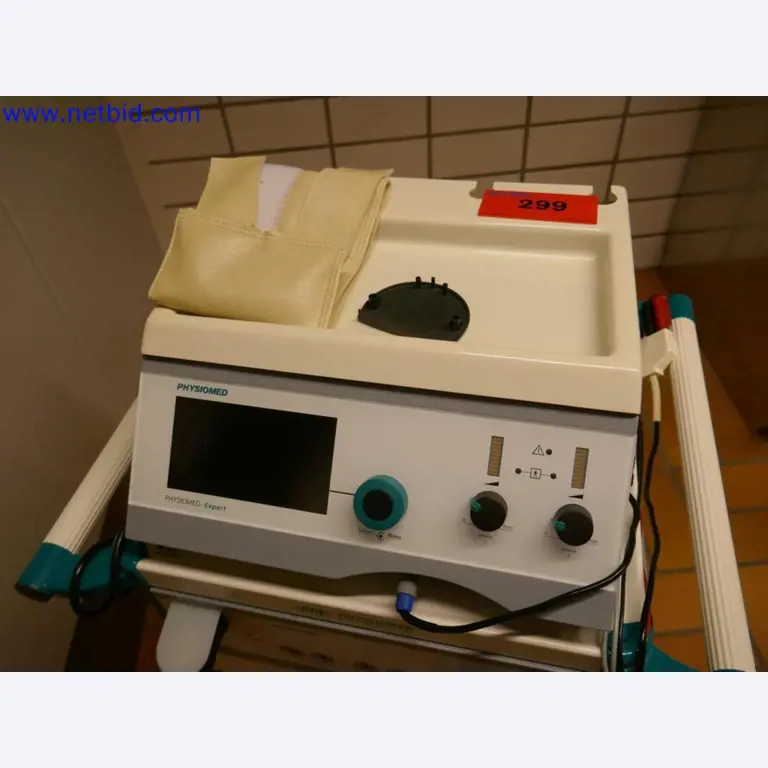 Appareils techniques médicaux, aménagement et mobilier d'un hôpital-1