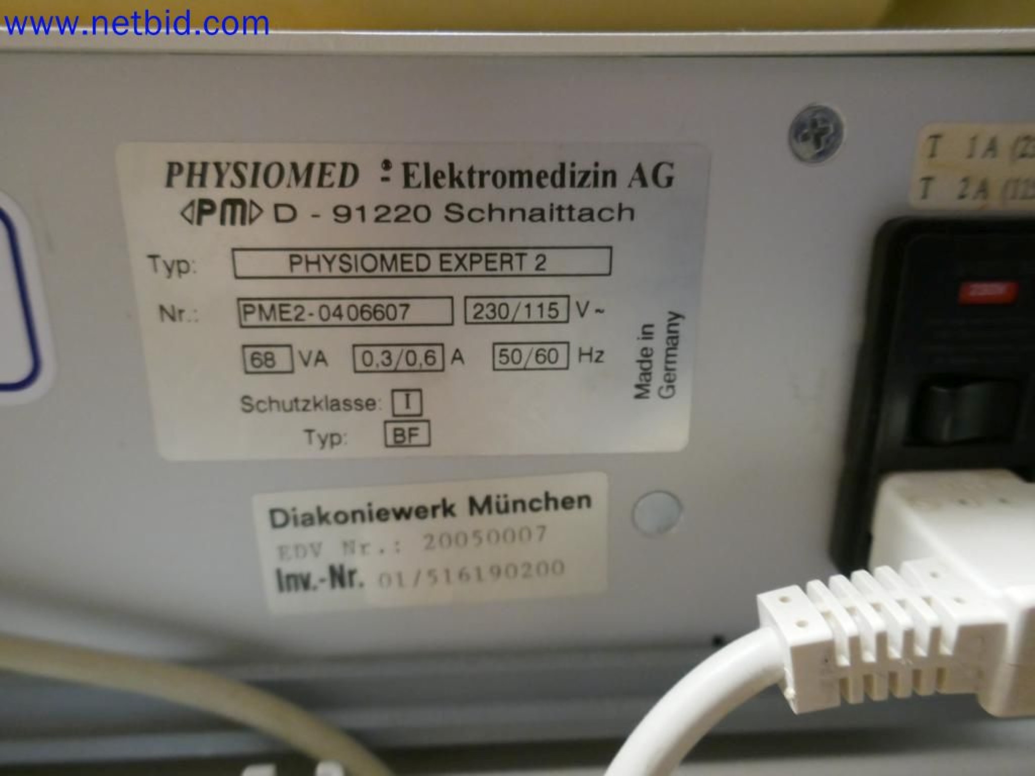 Appareils techniques médicaux, aménagement et mobilier d'un hôpital-3