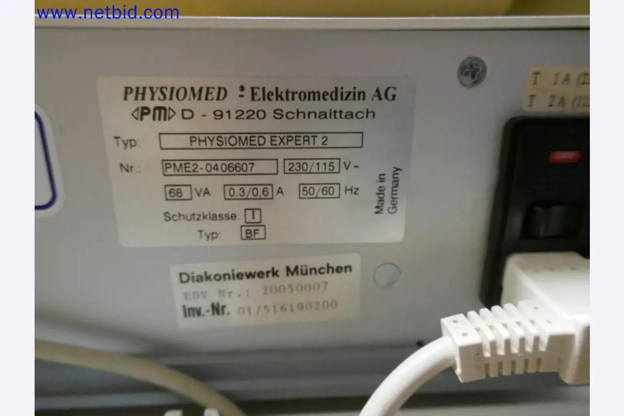 Appareils techniques médicaux, aménagement et mobilier d'un hôpital-3