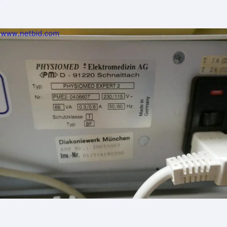 Appareils techniques médicaux, aménagement et mobilier d'un hôpital-3