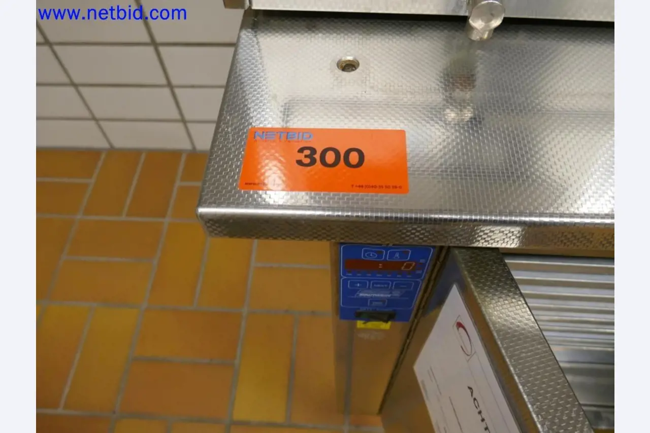 Appareils techniques médicaux, aménagement et mobilier d'un hôpital-1