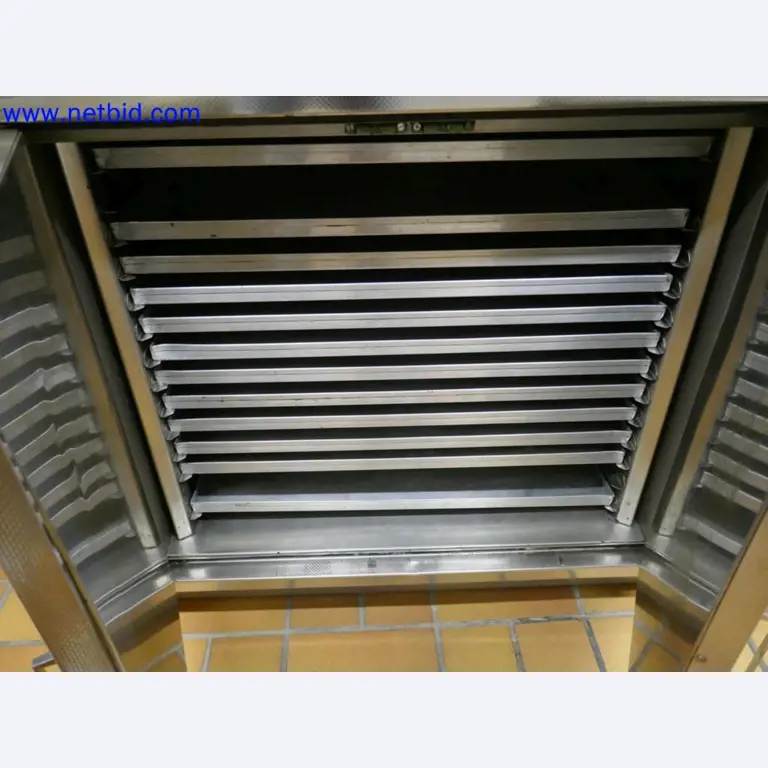 Appareils techniques médicaux, aménagement et mobilier d'un hôpital-3