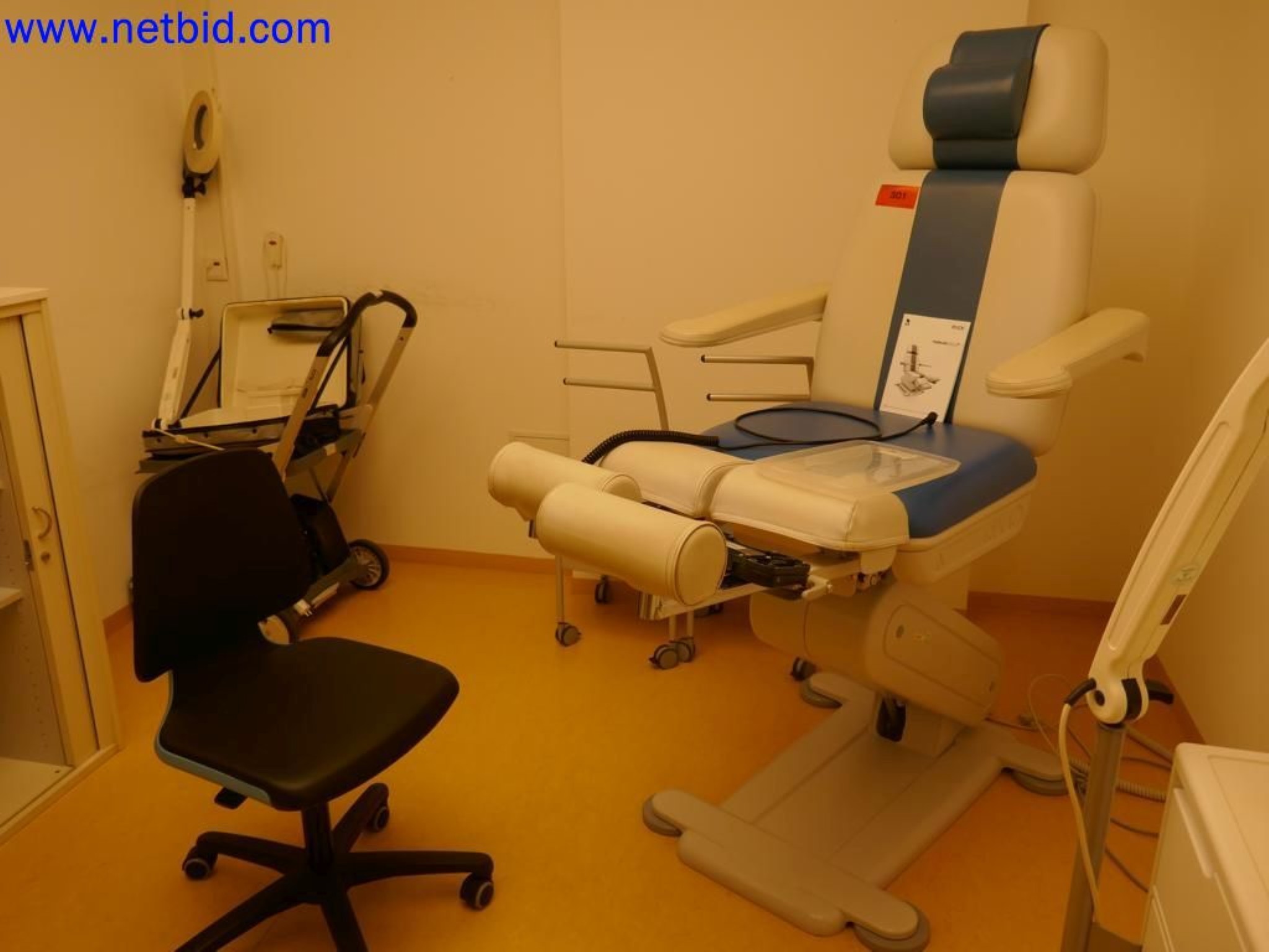 Medyczne urządzenia techniczne, wyposażenie i meble szpitalne-1