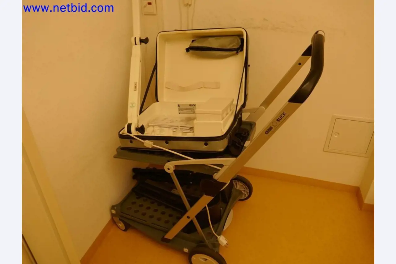 Medyczne urządzenia techniczne, wyposażenie i meble szpitalne-4