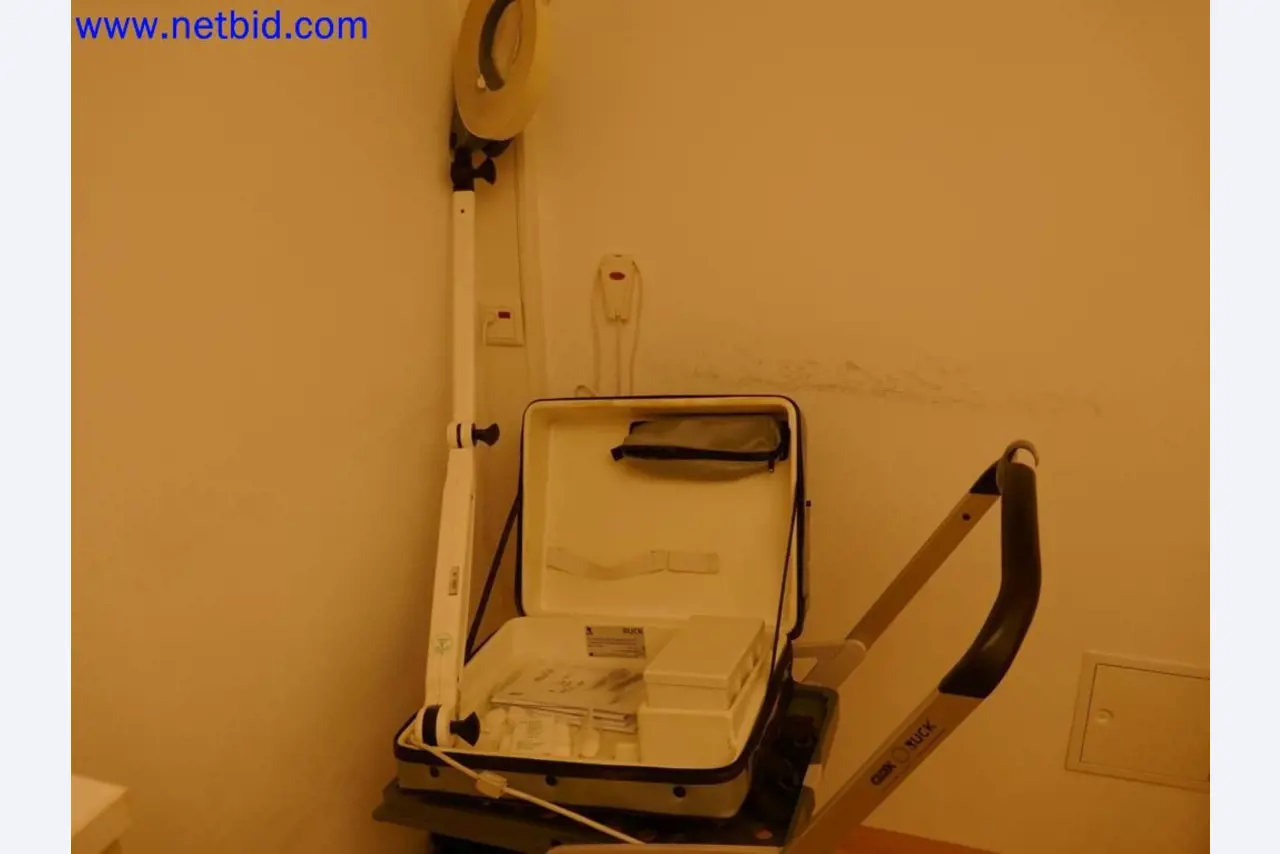 Medyczne urządzenia techniczne, wyposażenie i meble szpitalne-5