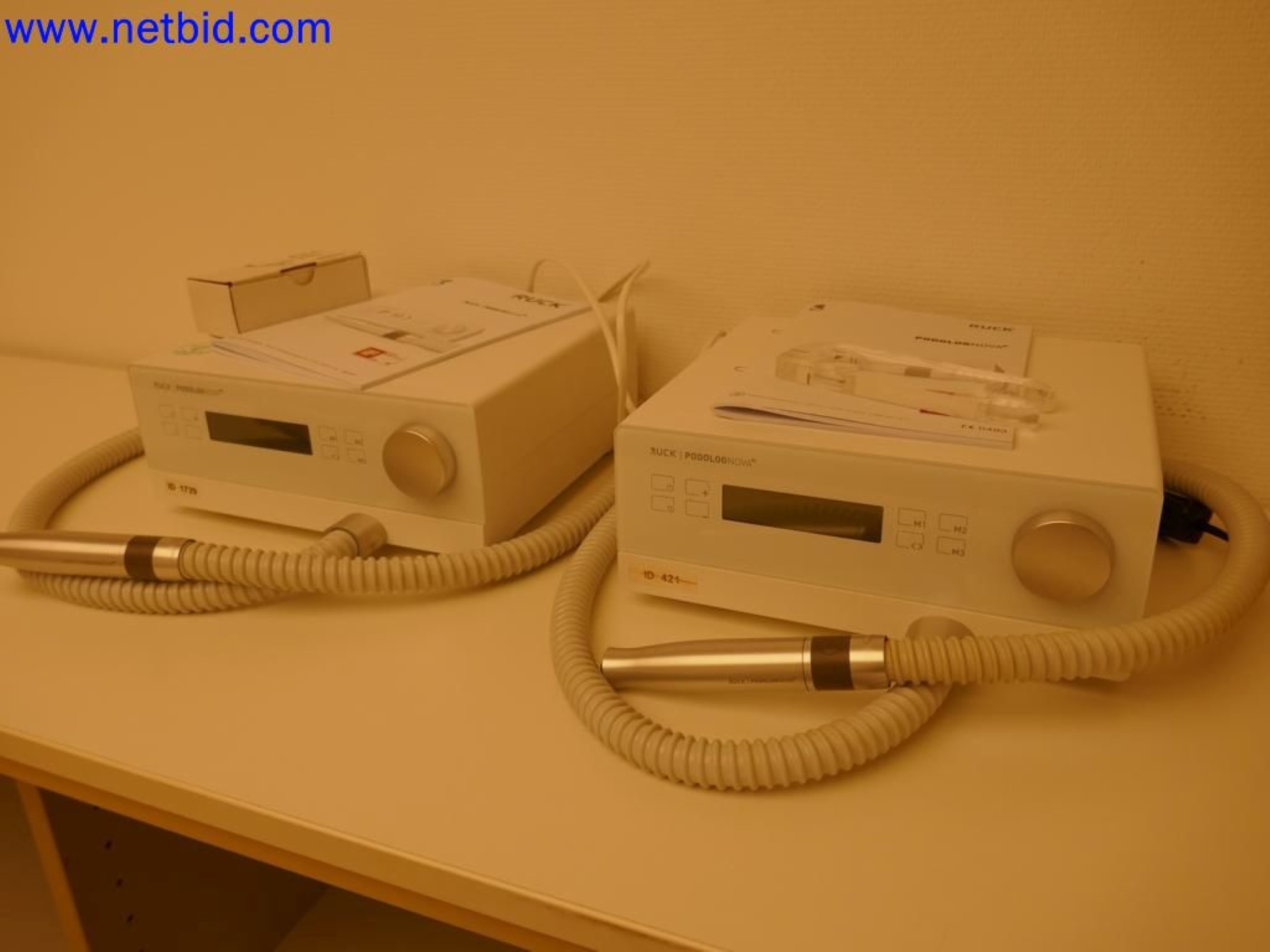 Medyczne urządzenia techniczne, wyposażenie i meble szpitalne-7