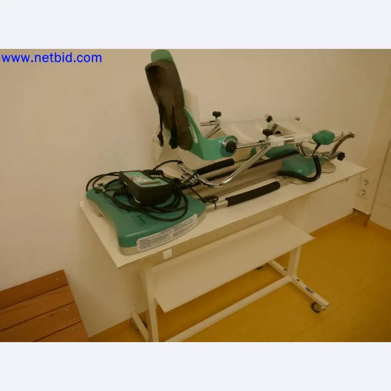 Medyczne urządzenia techniczne, wyposażenie i meble szpitalne-12