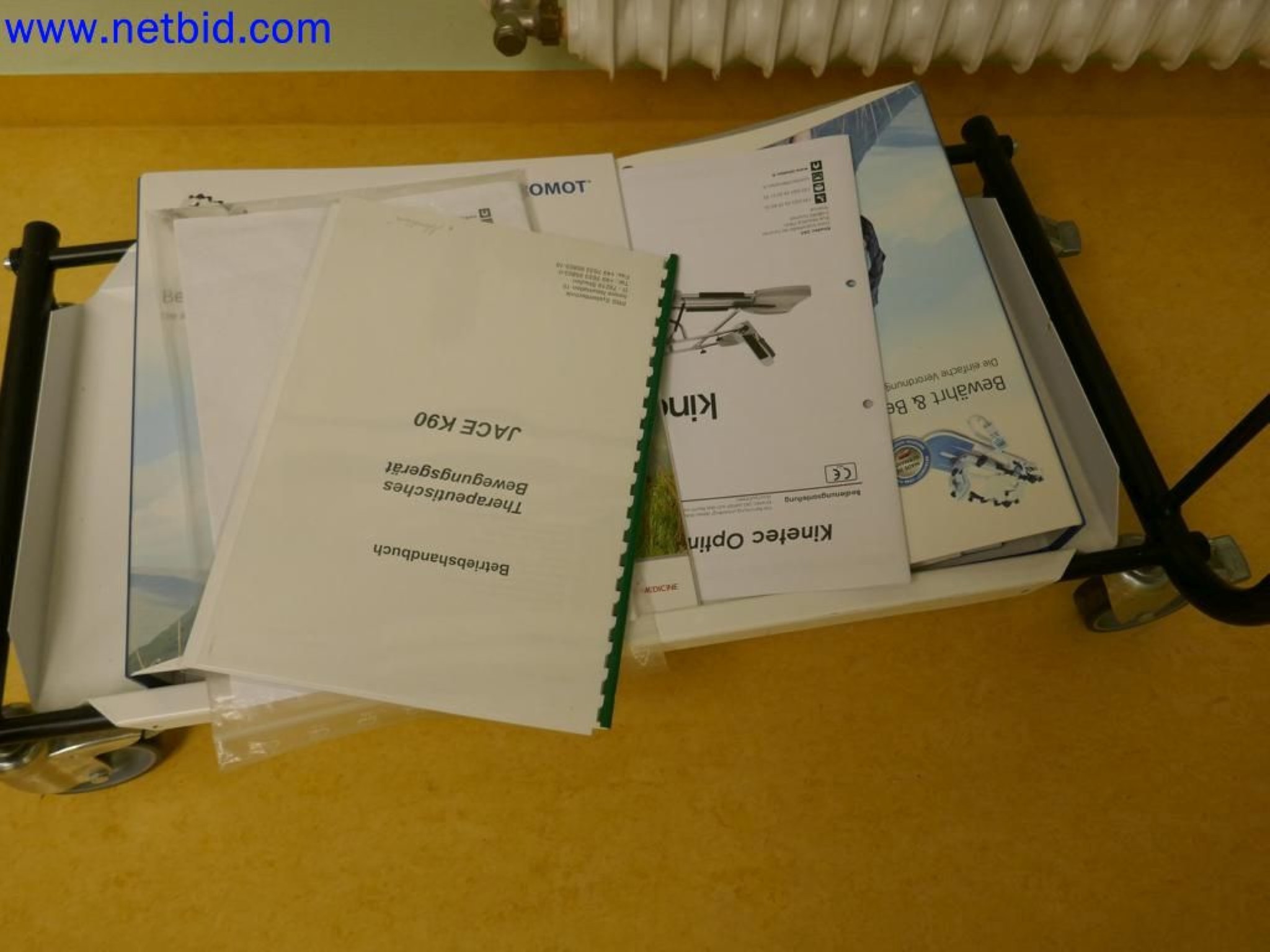 Medyczne urządzenia techniczne, wyposażenie i meble szpitalne-5