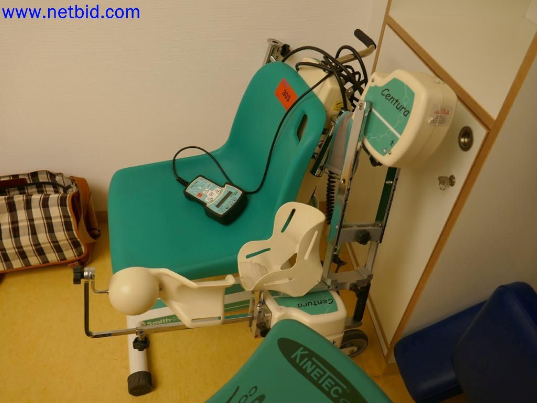 Medyczne urządzenia techniczne, wyposażenie i meble szpitalne-6