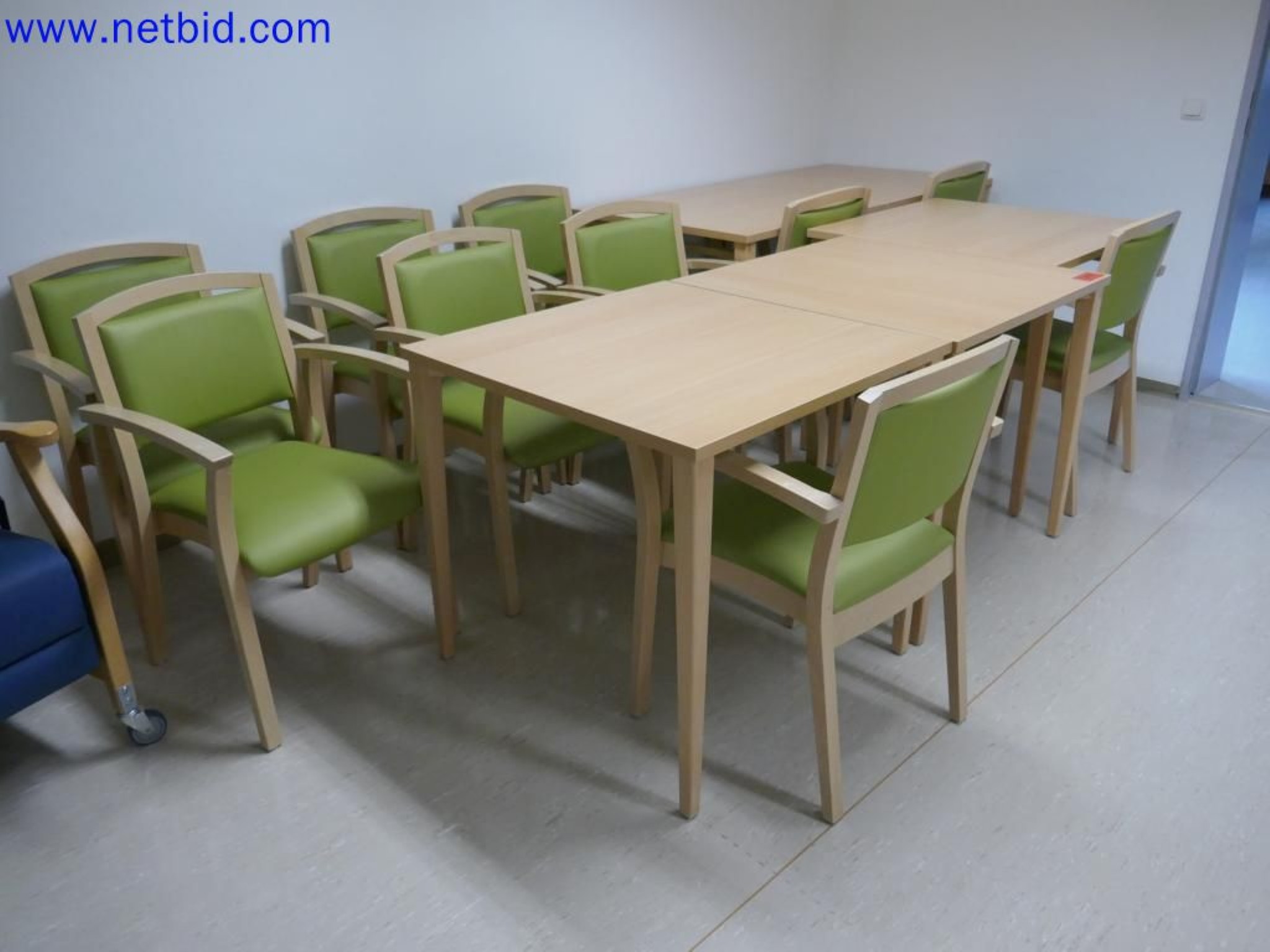 Medyczne urządzenia techniczne, wyposażenie i meble szpitalne-1