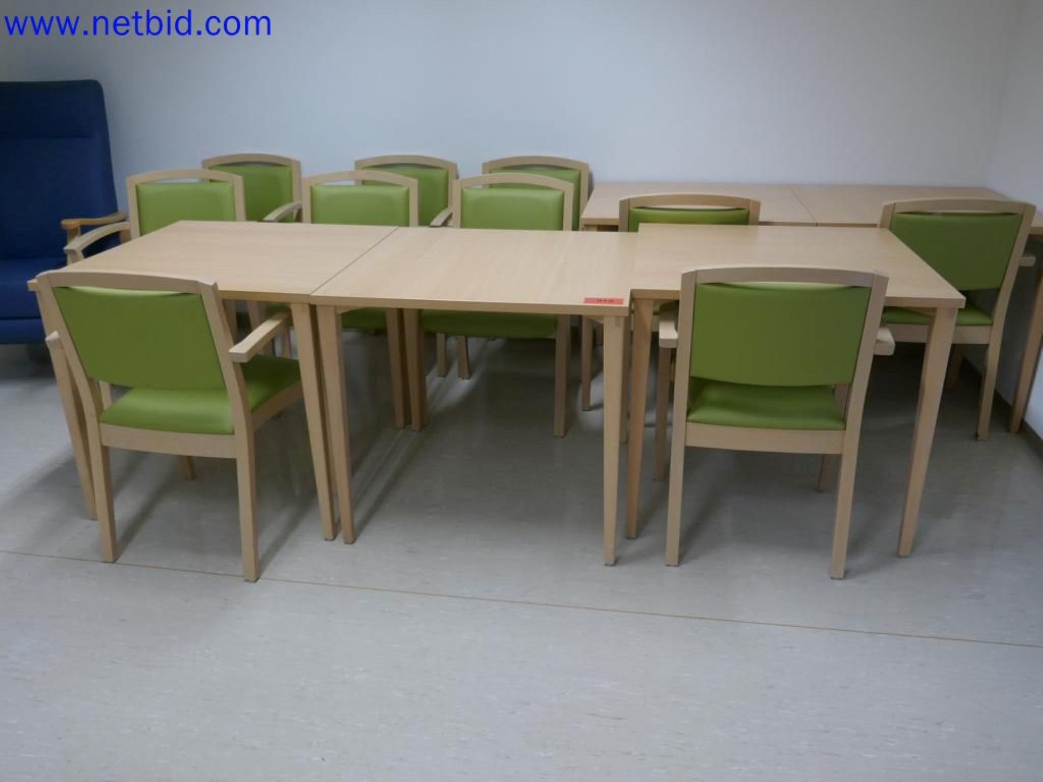 Medyczne urządzenia techniczne, wyposażenie i meble szpitalne-3