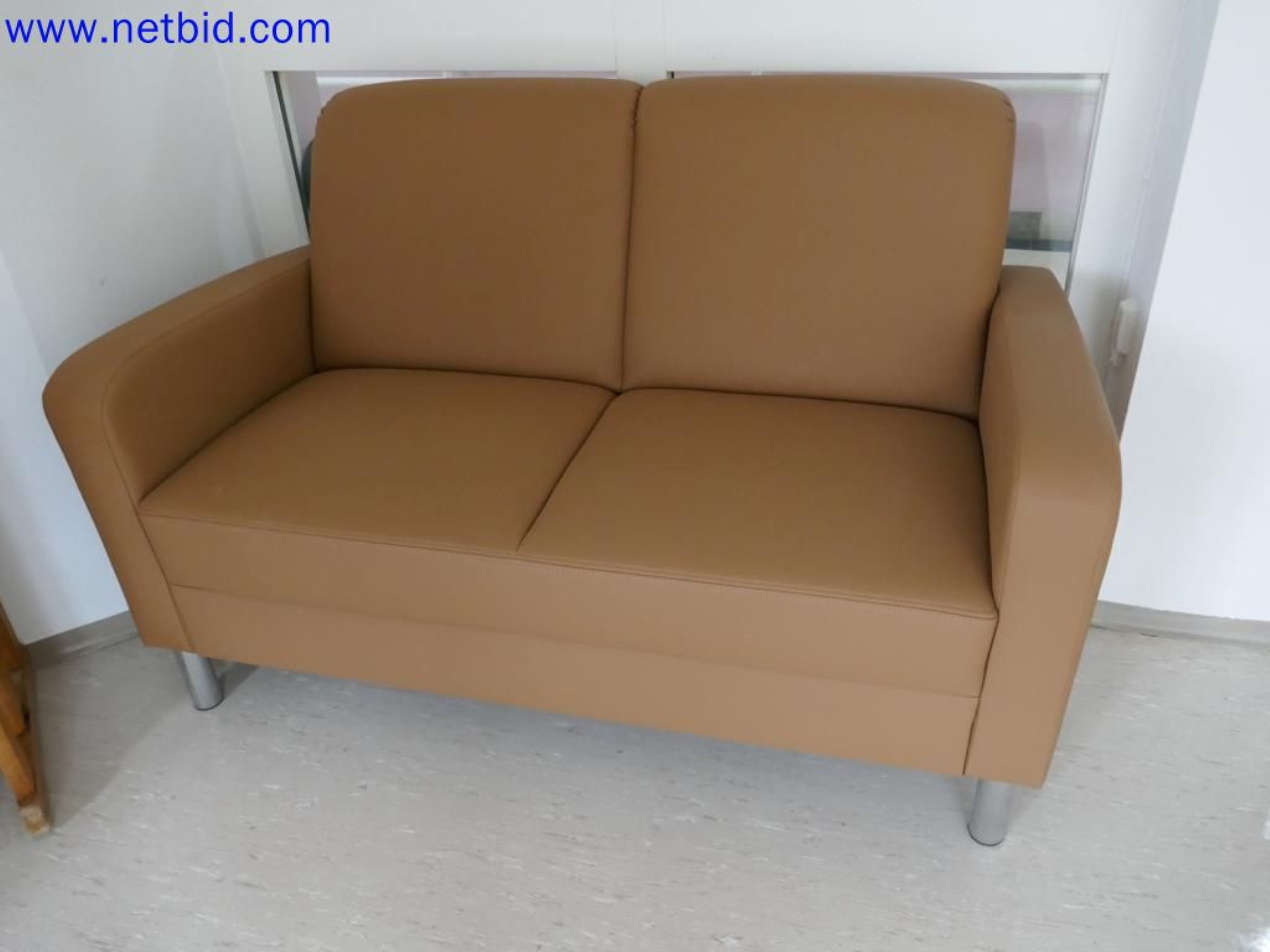 Medyczne urządzenia techniczne, wyposażenie i meble szpitalne-4