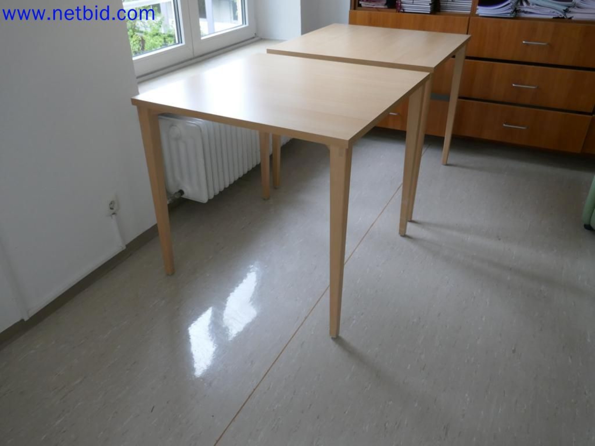 Medyczne urządzenia techniczne, wyposażenie i meble szpitalne-7