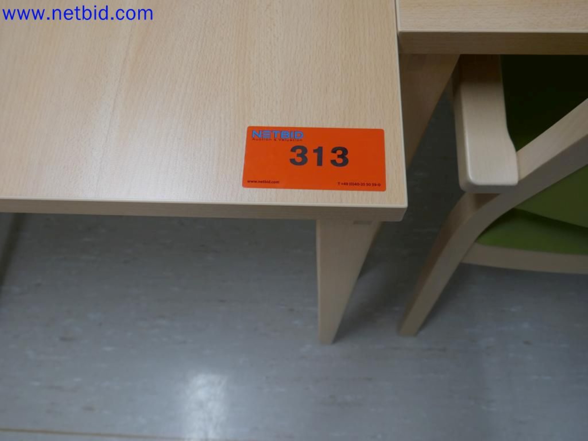 Medyczne urządzenia techniczne, wyposażenie i meble szpitalne-8