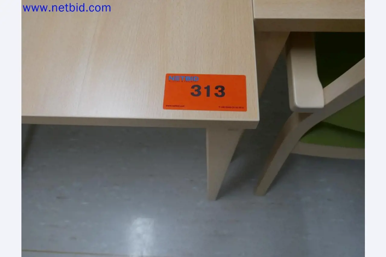 Medyczne urządzenia techniczne, wyposażenie i meble szpitalne-8