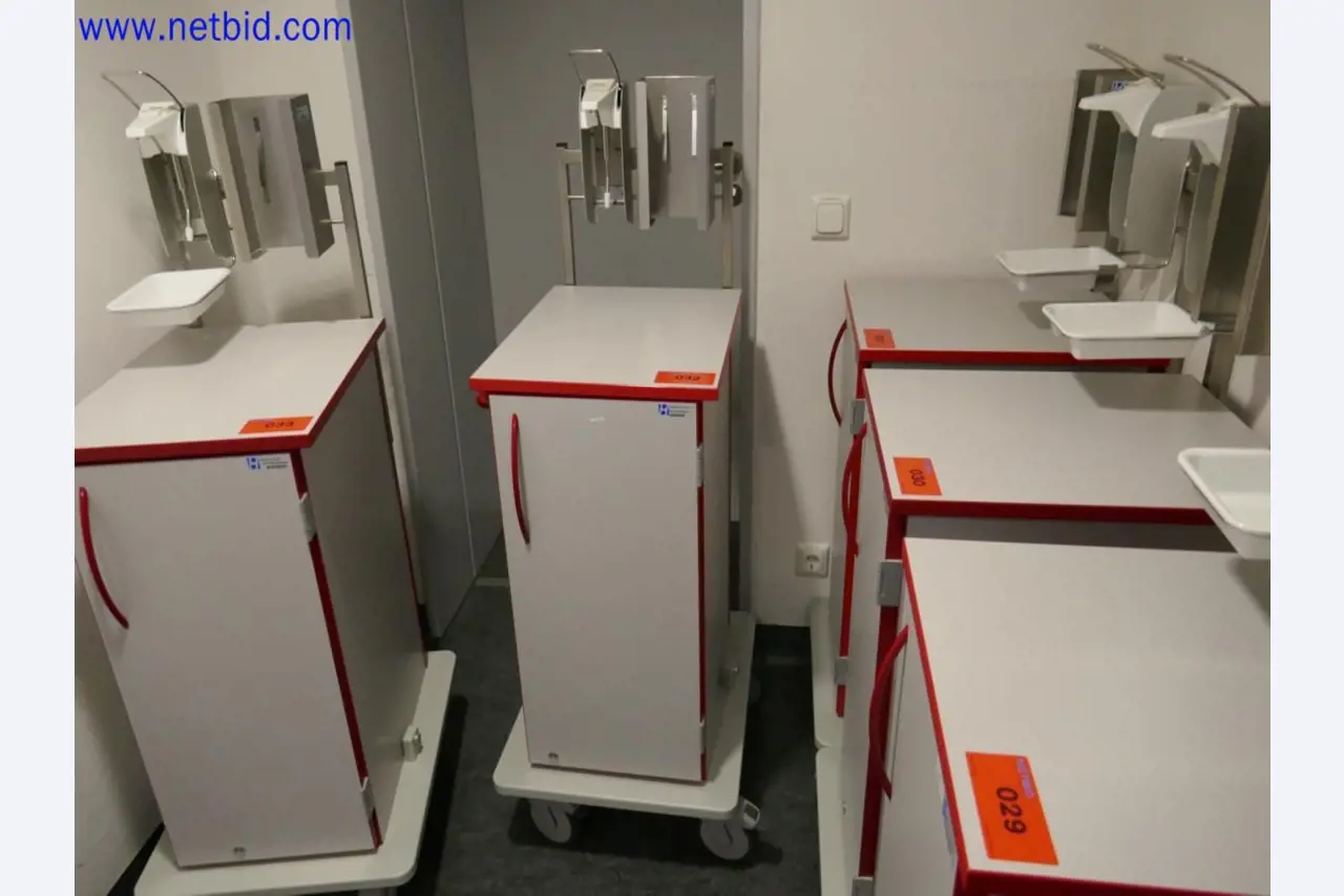 Dispositivos técnicos médicos, equipamento e mobiliário de um hospital-1