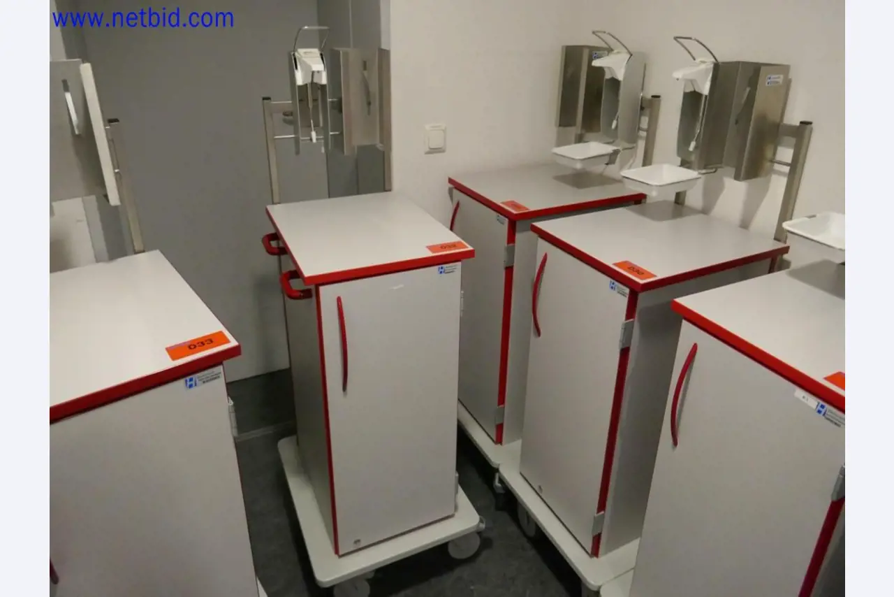 Dispositivos técnicos médicos, equipamento e mobiliário de um hospital-2