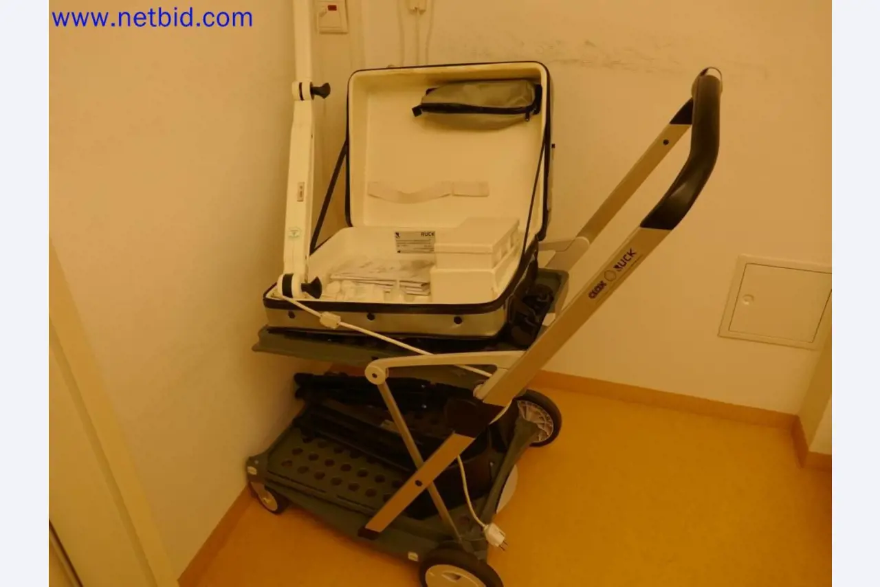 Dispositivos técnicos médicos, equipamento e mobiliário de um hospital-3
