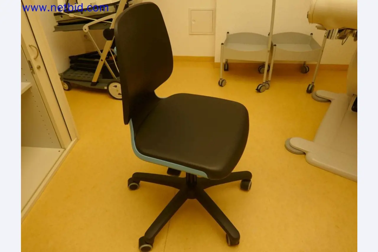 Dispositivos técnicos médicos, equipamento e mobiliário de um hospital-4