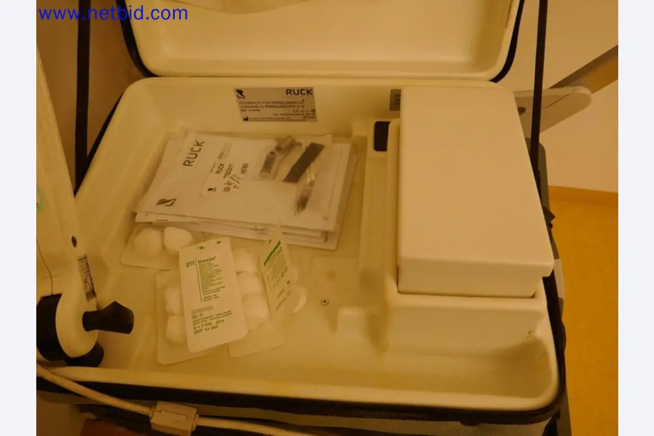 Dispositivos técnicos médicos, equipamento e mobiliário de um hospital-5