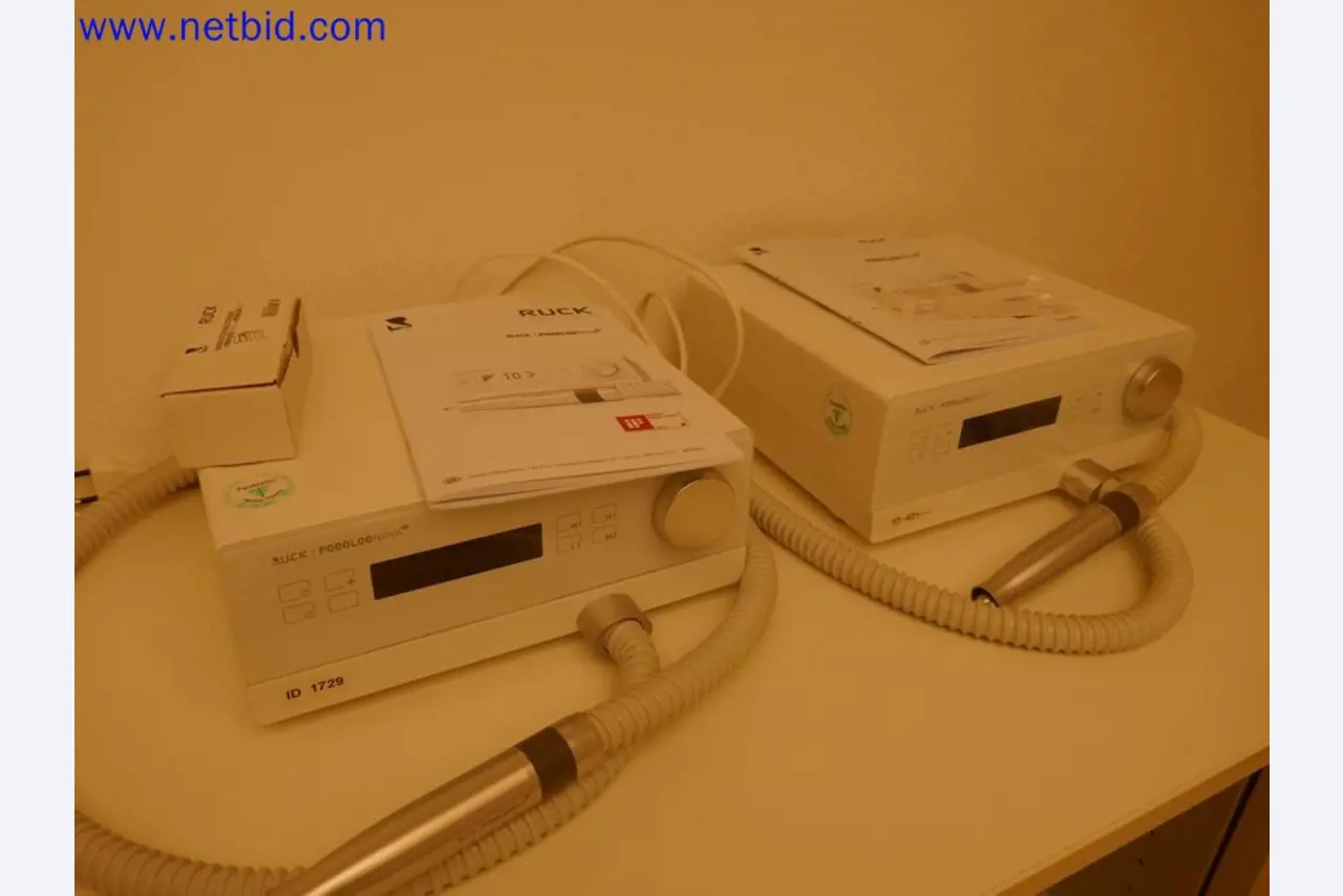Dispositivos técnicos médicos, equipamento e mobiliário de um hospital-7