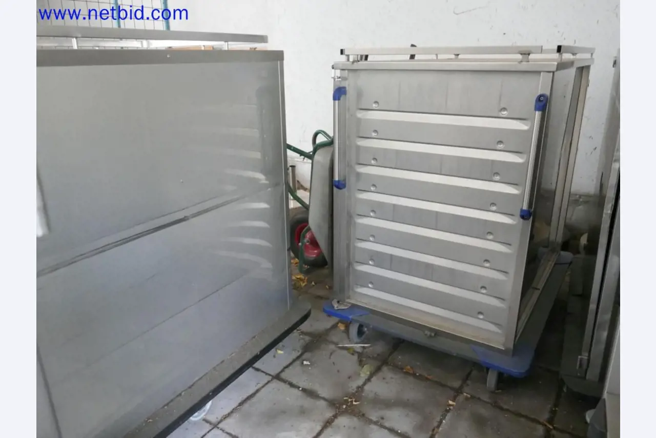 Medyczne urządzenia techniczne, wyposażenie i meble szpitalne-4