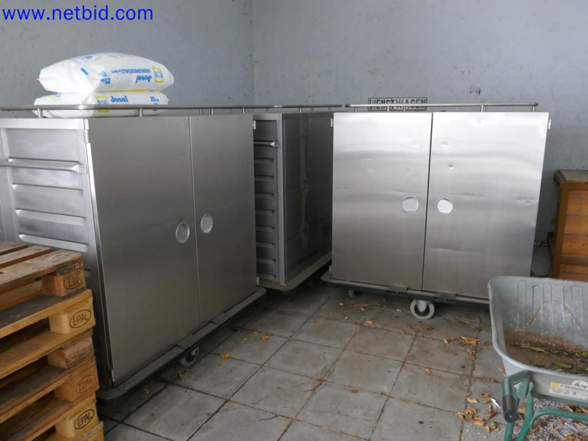 Medyczne urządzenia techniczne, wyposażenie i meble szpitalne-5