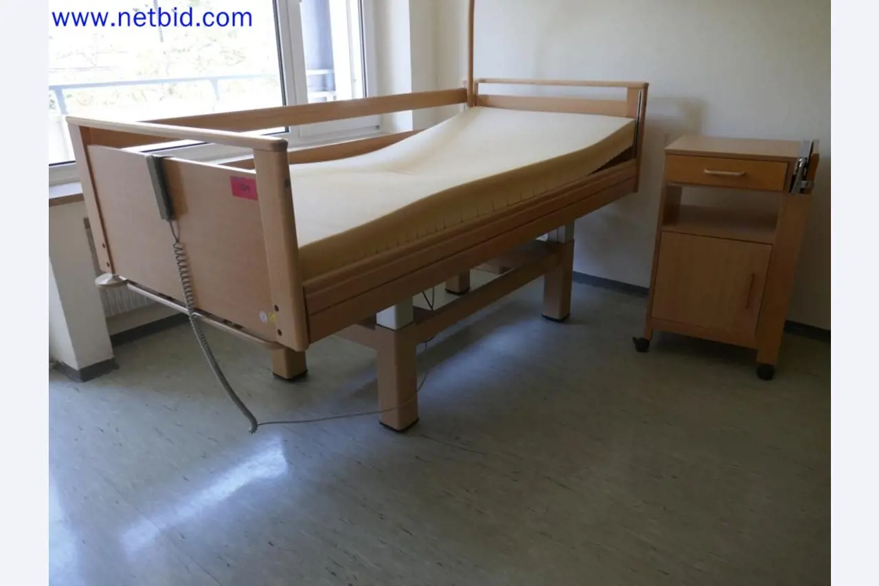 Medyczne urządzenia techniczne, wyposażenie i meble szpitalne-1