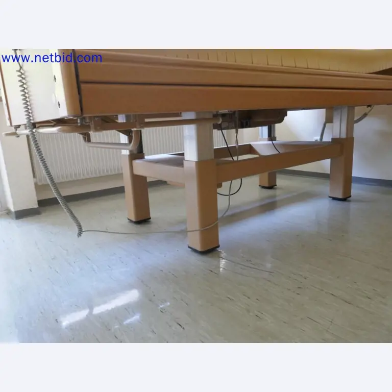 Medyczne urządzenia techniczne, wyposażenie i meble szpitalne-2