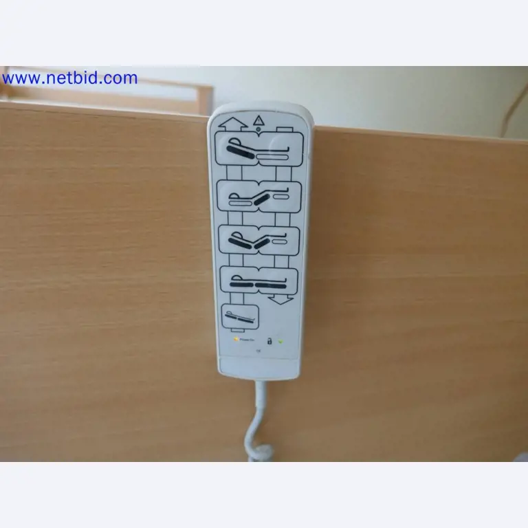 Medyczne urządzenia techniczne, wyposażenie i meble szpitalne-4