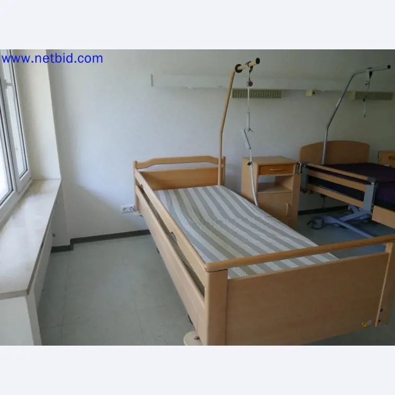 Medyczne urządzenia techniczne, wyposażenie i meble szpitalne-5