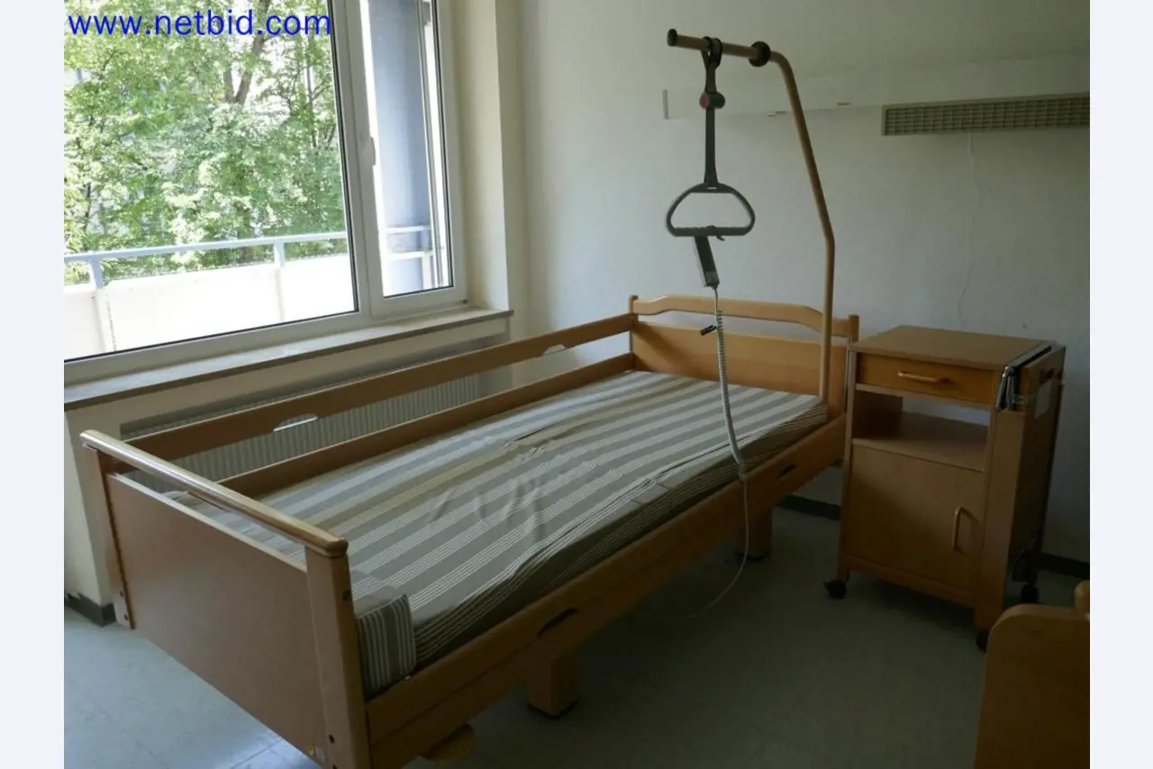 Medyczne urządzenia techniczne, wyposażenie i meble szpitalne-6