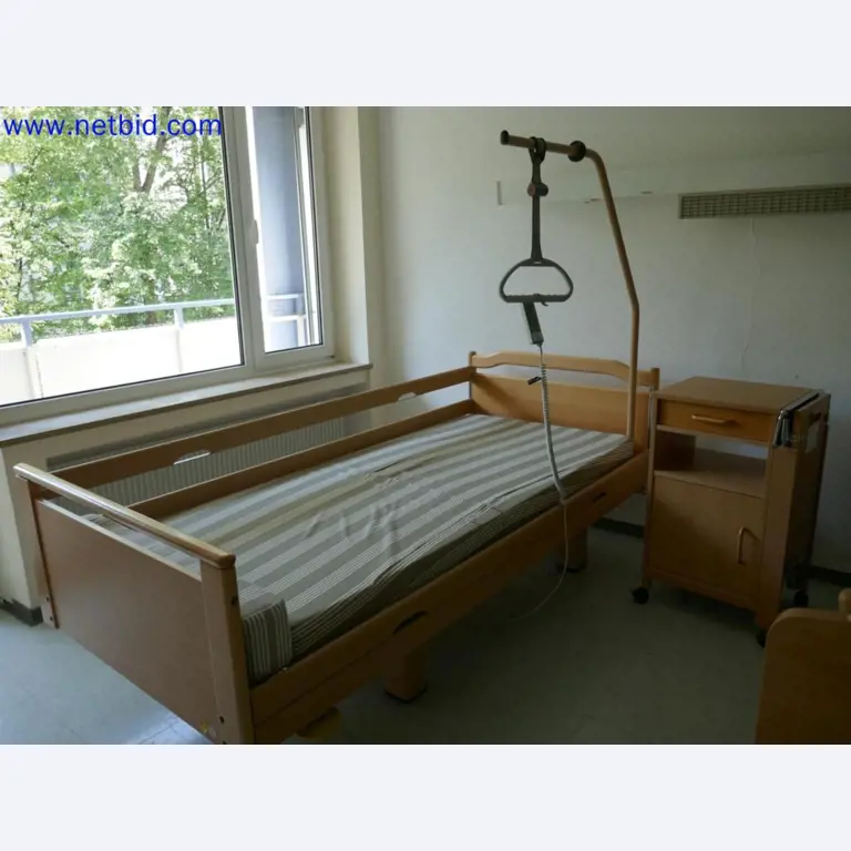 Medyczne urządzenia techniczne, wyposażenie i meble szpitalne-6