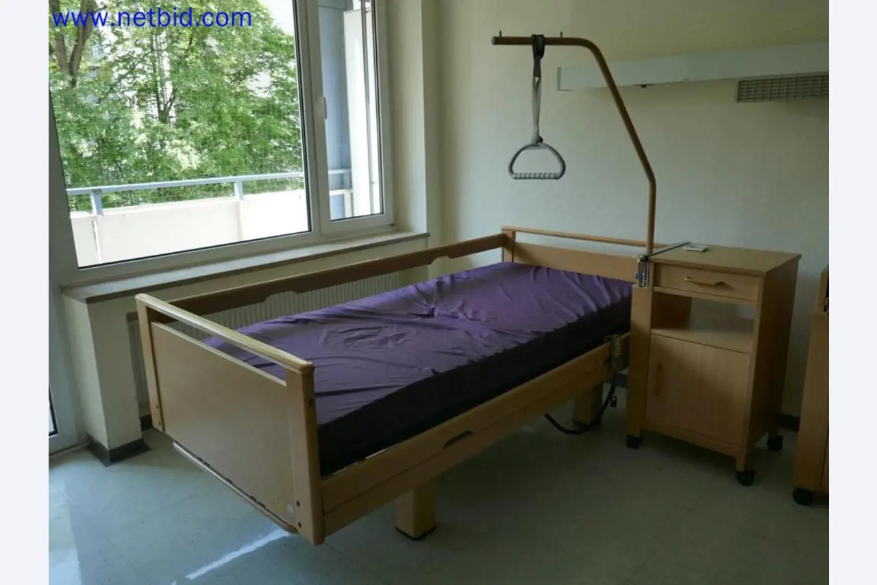 Medyczne urządzenia techniczne, wyposażenie i meble szpitalne-7