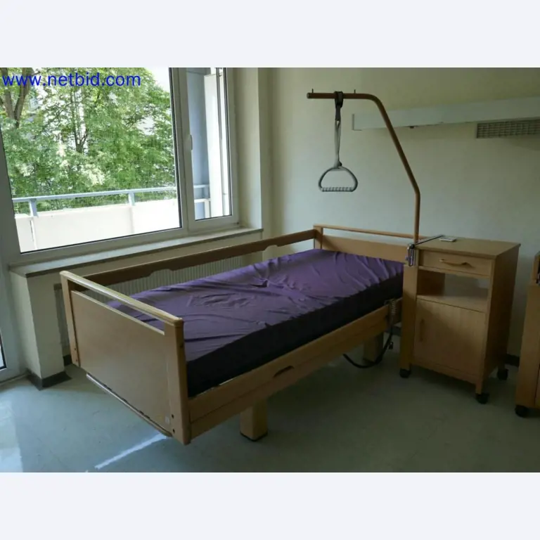 Medyczne urządzenia techniczne, wyposażenie i meble szpitalne-7