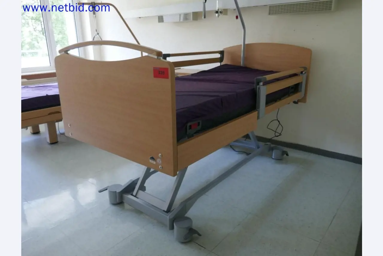 Medyczne urządzenia techniczne, wyposażenie i meble szpitalne-1