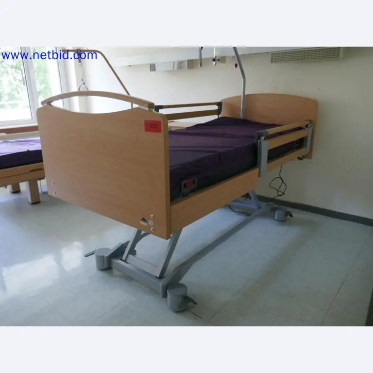 Medyczne urządzenia techniczne, wyposażenie i meble szpitalne-1