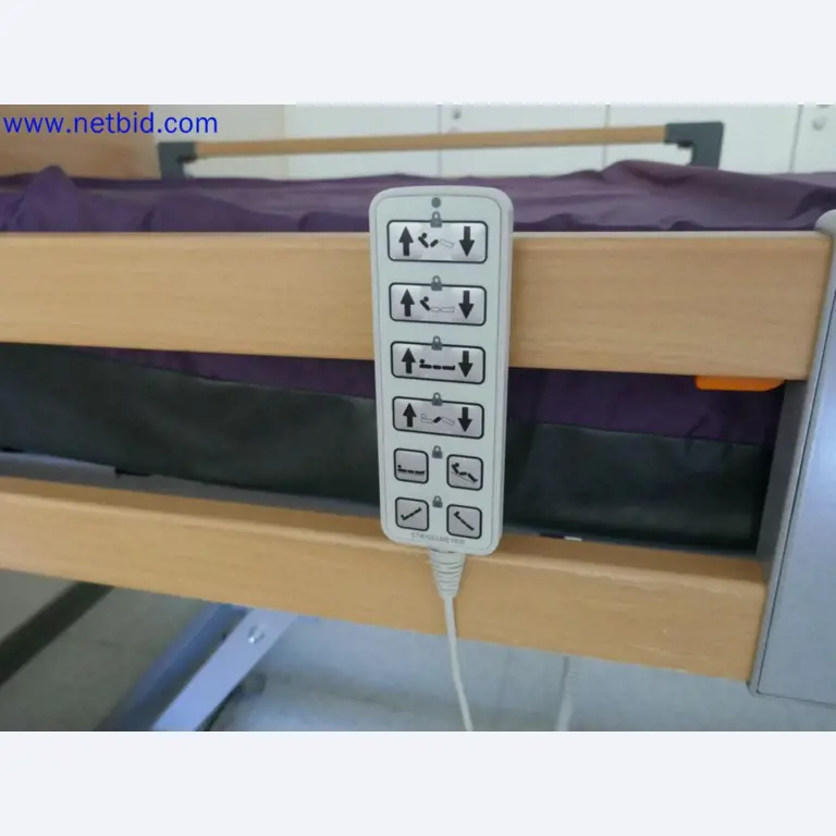 Medyczne urządzenia techniczne, wyposażenie i meble szpitalne-4