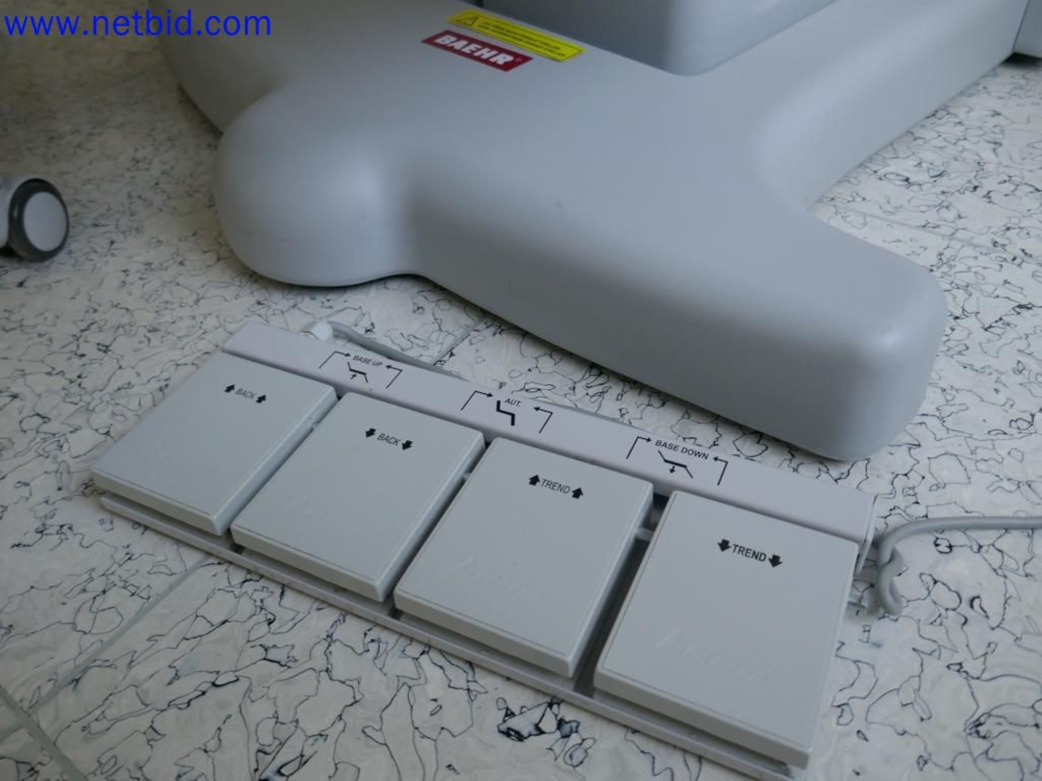 Medizinisch technische Geräte, Einrichtung und Mobiliar eines Krankenhauses-2