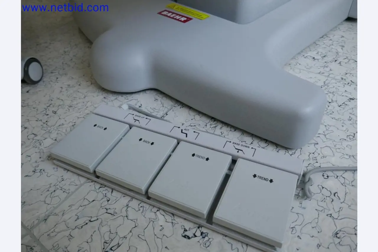 Medizinisch technische Geräte, Einrichtung und Mobiliar eines Krankenhauses-2