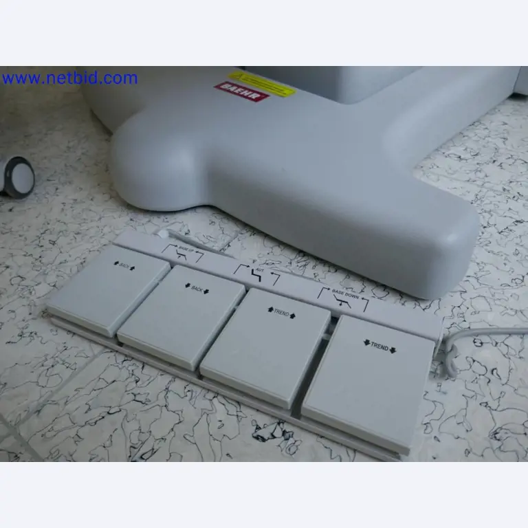 Medizinisch technische Geräte, Einrichtung und Mobiliar eines Krankenhauses-2