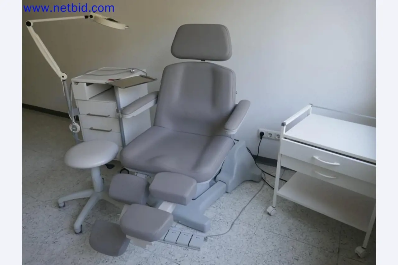 Medizinisch technische Geräte, Einrichtung und Mobiliar eines Krankenhauses-3