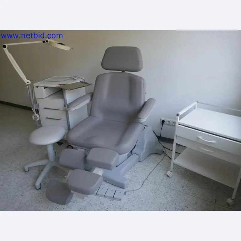 Medizinisch technische Geräte, Einrichtung und Mobiliar eines Krankenhauses-3