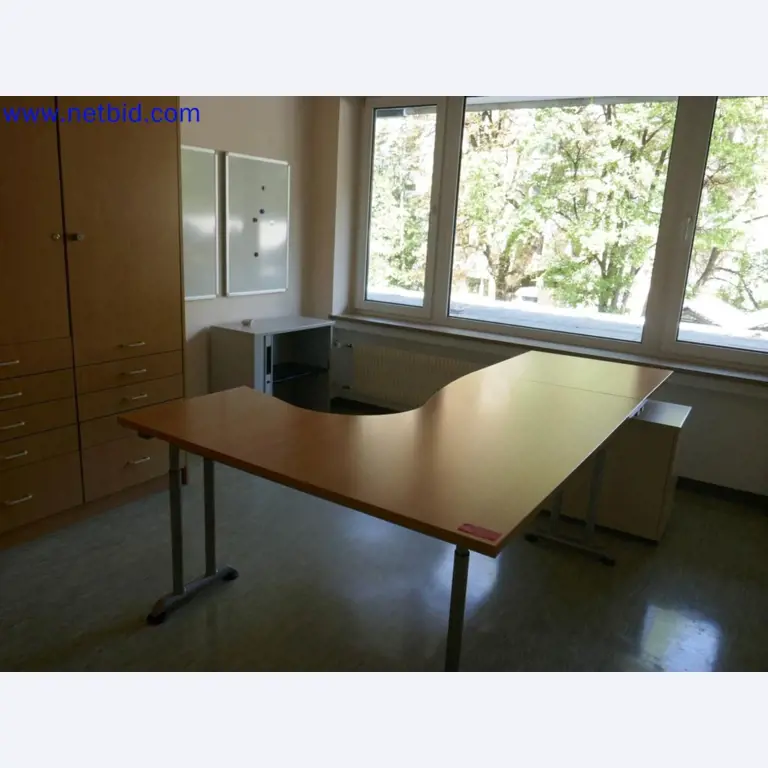 Medyczne urządzenia techniczne, wyposażenie i meble szpitalne-1