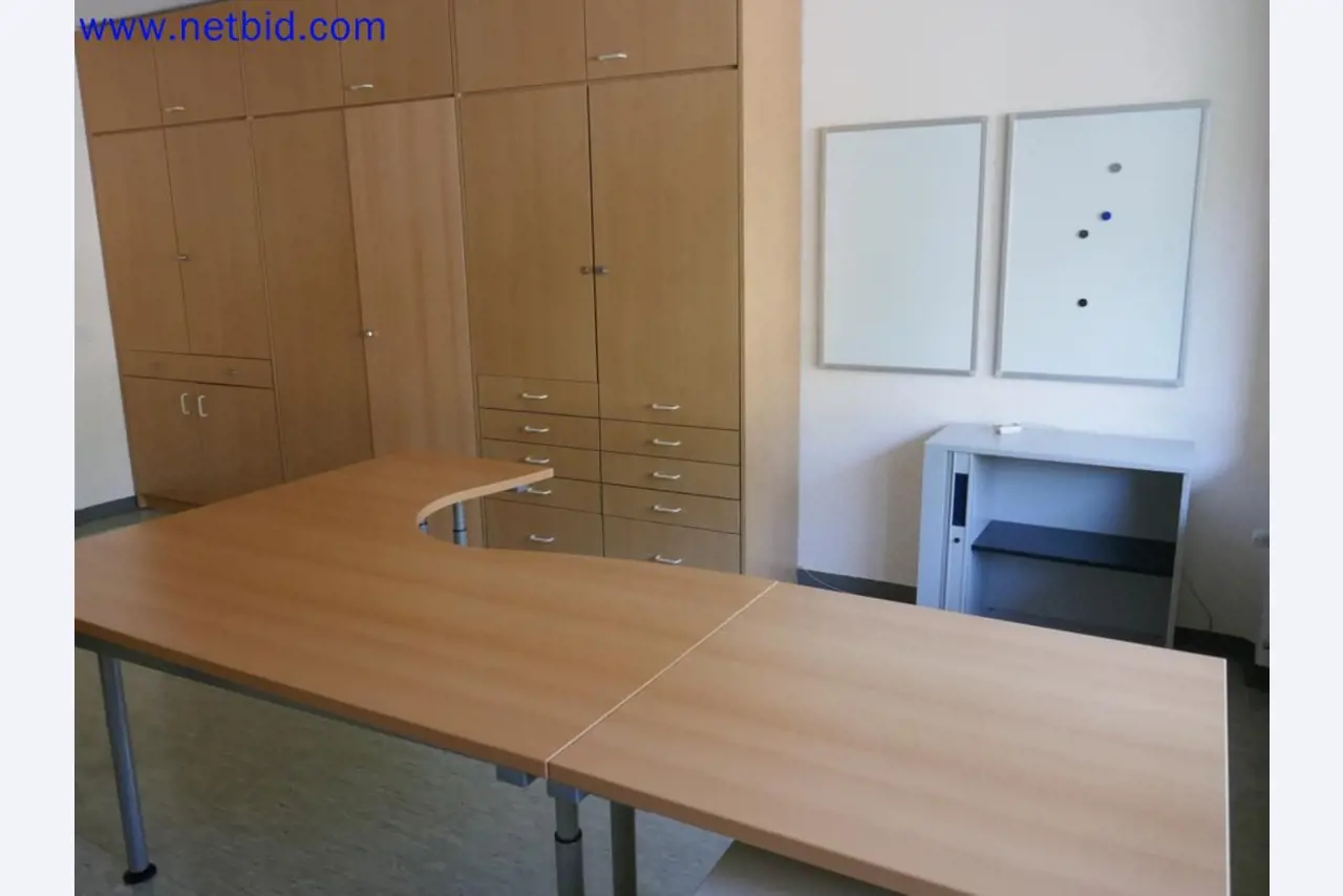 Medyczne urządzenia techniczne, wyposażenie i meble szpitalne-2