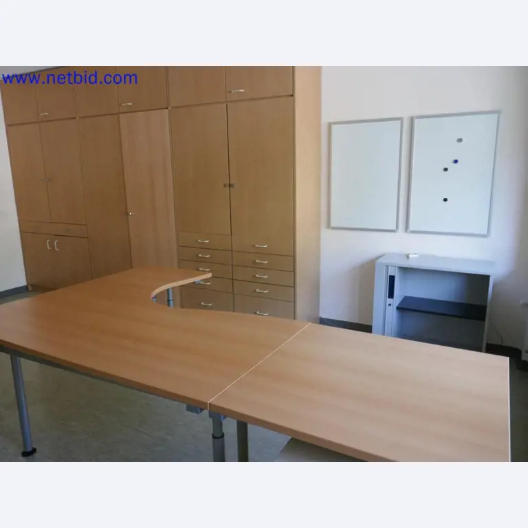 Medyczne urządzenia techniczne, wyposażenie i meble szpitalne-2