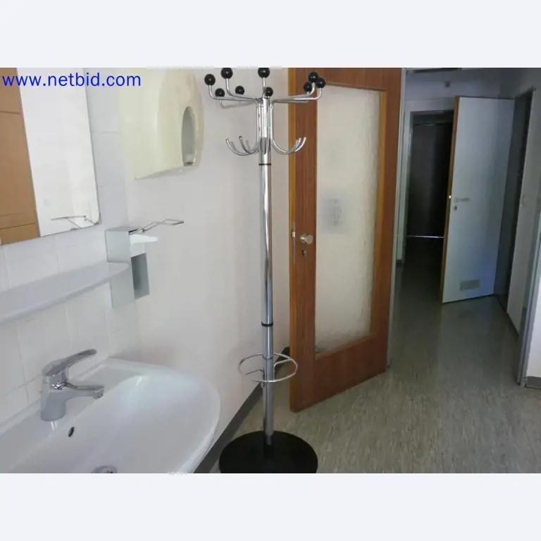 Medyczne urządzenia techniczne, wyposażenie i meble szpitalne-3