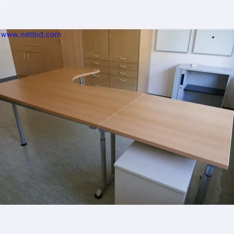 Medyczne urządzenia techniczne, wyposażenie i meble szpitalne-4