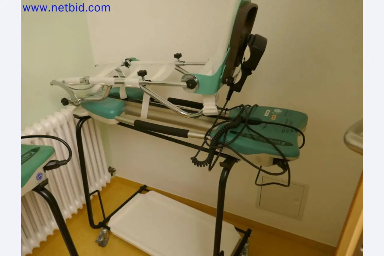 Medizinisch technische Geräte, Einrichtung und Mobiliar eines Krankenhauses-10